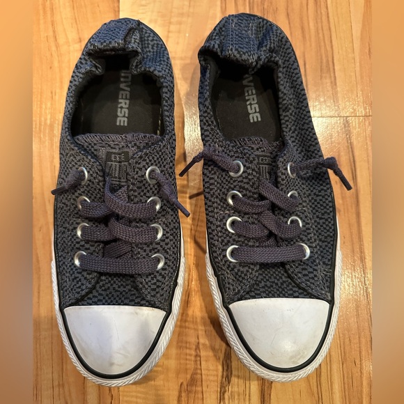 Converse Low Tops Women’s Size 7 Black & Grey LIKE NEW! - Picture 1 of 4